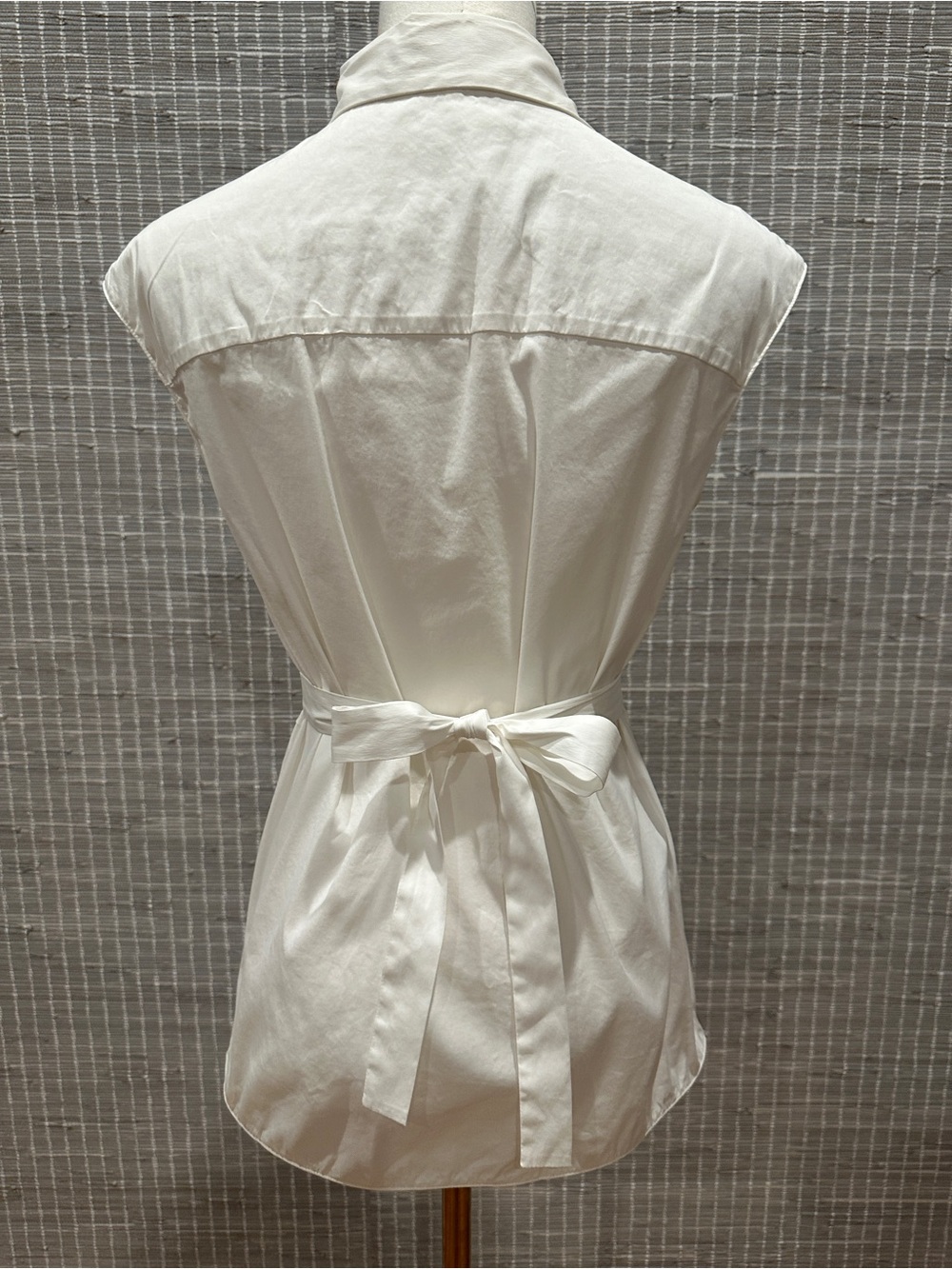 🩷 Prada Sleeveless Button-Front White Peplum Top 🩷 - Picture 2 of 5